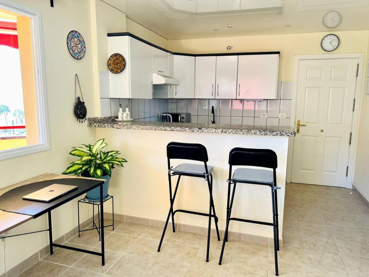 Appartement Cozy Beachfront Flat With Pool & Panoramic Sea View Terrace à Puerto de Santiago  Extérieur photo
